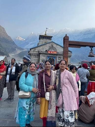Three pilgrims at Kedarnath temple